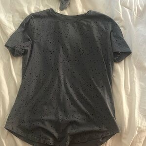 Spotted gray lulu shirt !!